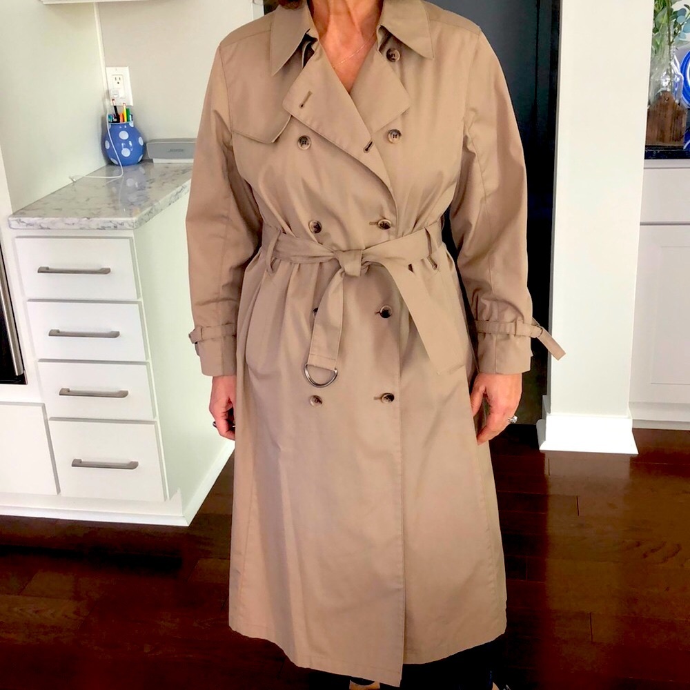 Trench Coat - London Fog  🧥